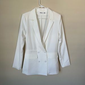 MISSGUIDED white blazer